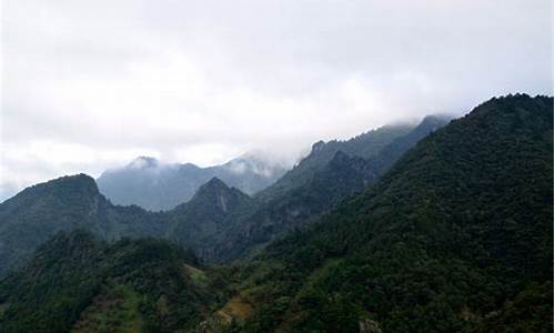 重峦叠嶂的读音-重峦叠嶂的读音怎么读